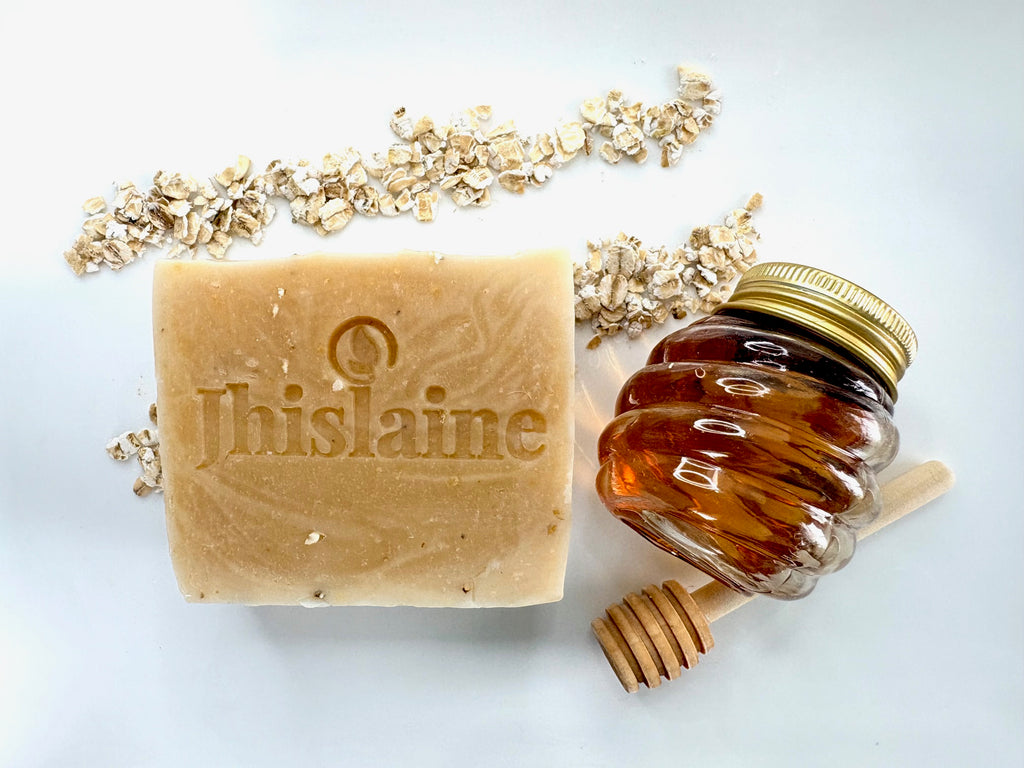 Oatmeal & Manuka Honey Soap: Comforting, hydrating, ideal for sensitive skin